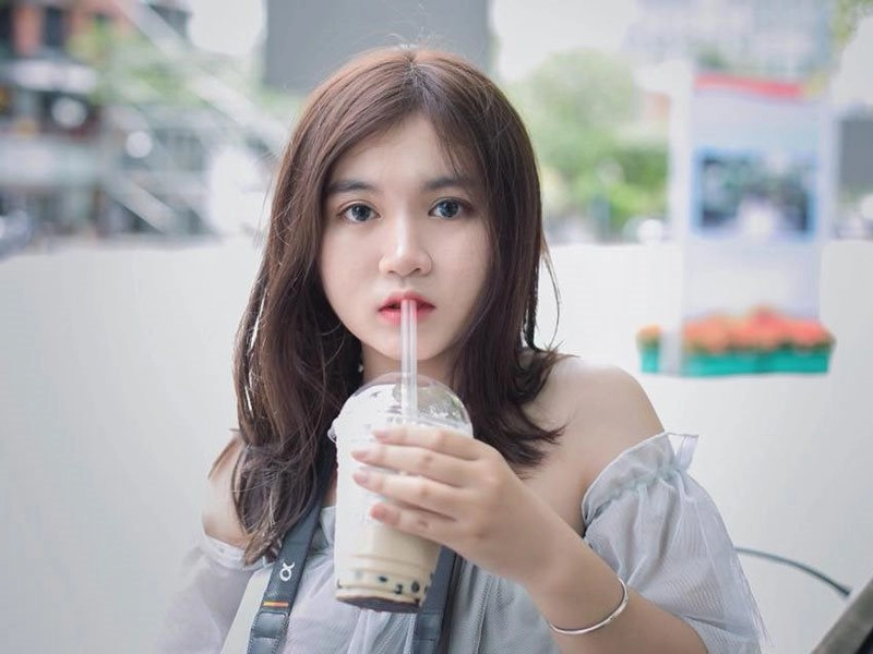 Cô nàng 17 tuổi xinh như búp bê và đa tài
