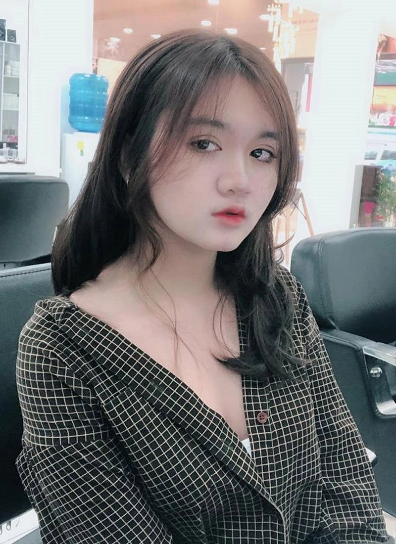Cô nàng 17 tuổi xinh như búp bê và đa tài