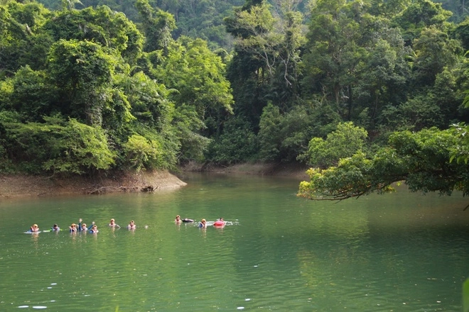 Cùng soi chuyến khám phá hệ thống hang tú làn