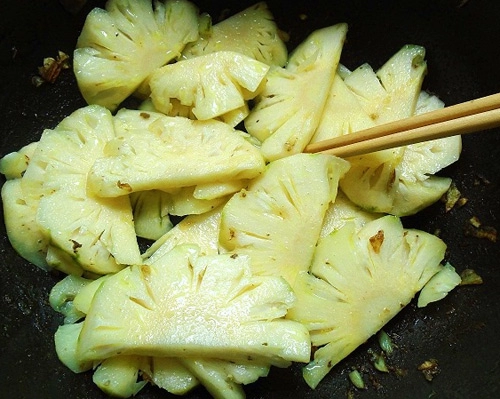Hương vị thơm ngon kho cương từ vịt sốt dứa