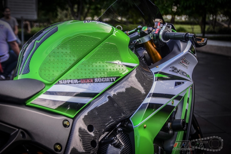 Kawasaki ninja zx-10r phiên bản 30 năm độ sành điệu xứ chùa vàng