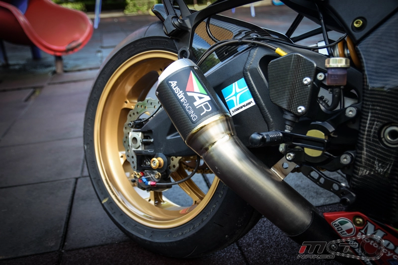 Kawasaki ninja zx-10r phiên bản 30 năm độ sành điệu xứ chùa vàng