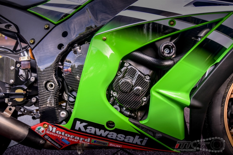 Kawasaki ninja zx-10r phiên bản 30 năm độ sành điệu xứ chùa vàng