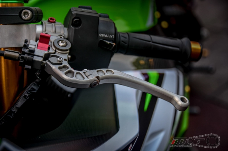 Kawasaki ninja zx-10r phiên bản 30 năm độ sành điệu xứ chùa vàng