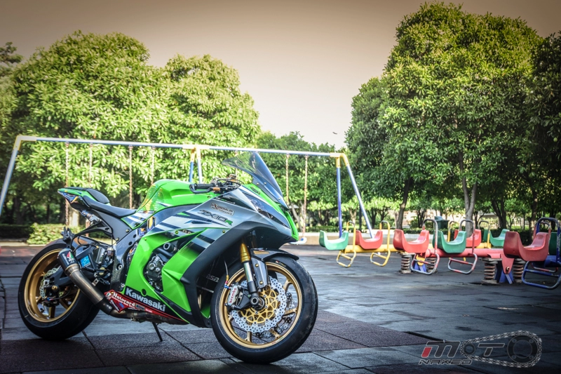 Kawasaki ninja zx-10r phiên bản 30 năm độ sành điệu xứ chùa vàng