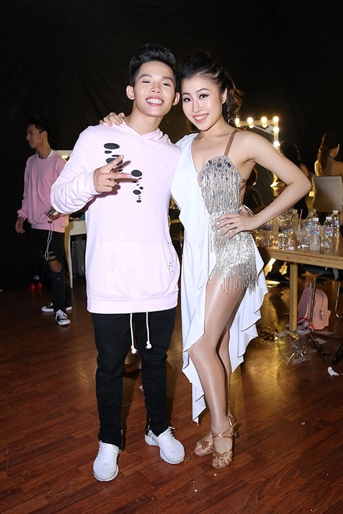Khánh thi - chí anh cười tươi rói khi hội ngộ