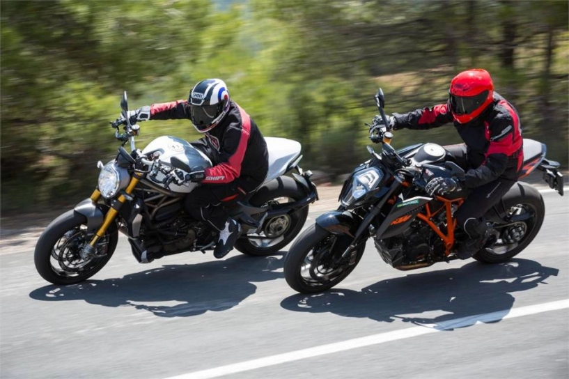 Ktm duke super 1290 r vs ducati monster 1200s uy lực
