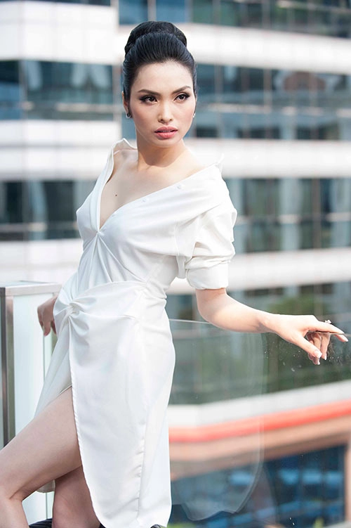 Mc huyền sâm đẹp ngọt ngào đầy lôi cuốn trước thời gian
