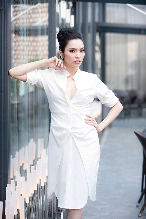 Mc huyền sâm đẹp ngọt ngào đầy lôi cuốn trước thời gian