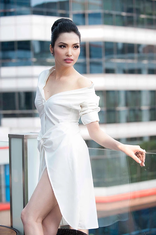 Mc huyền sâm đẹp ngọt ngào đầy lôi cuốn trước thời gian