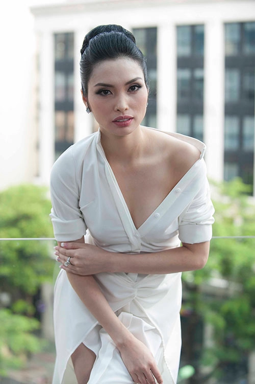 Mc huyền sâm đẹp ngọt ngào đầy lôi cuốn trước thời gian