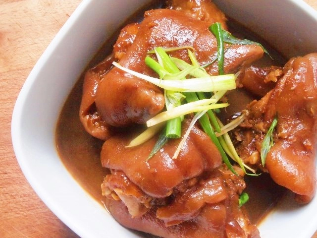 Móng giò om hoa hồi mềm thơm cho gia đình