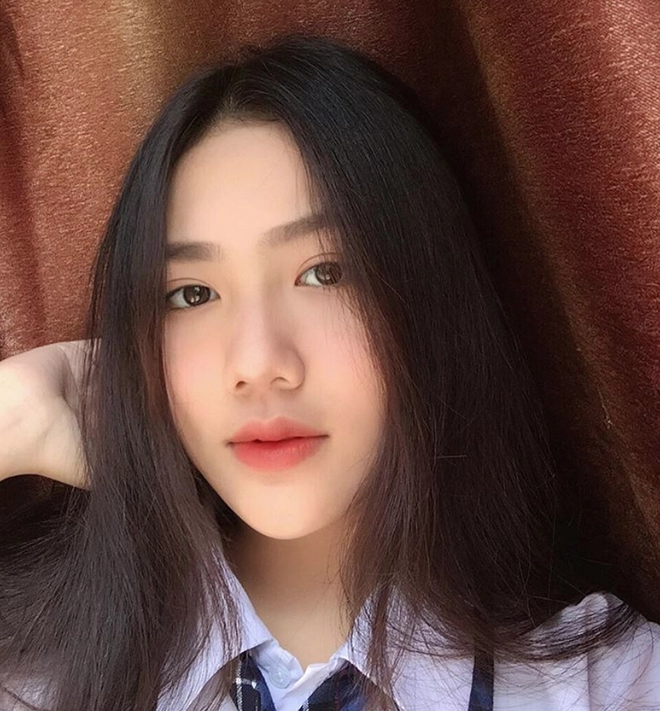 Nữ sinh sài gòn sinh năm 2002 tên triệu vy cá tính