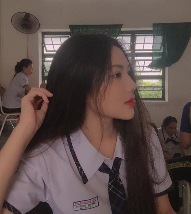Nữ sinh sài gòn sinh năm 2002 tên triệu vy cá tính