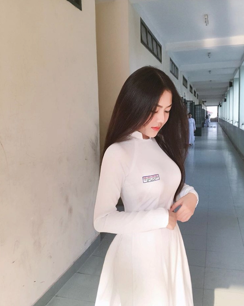 Nữ sinh sài gòn sinh năm 2002 tên triệu vy cá tính