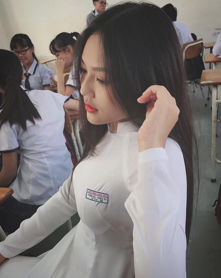 Nữ sinh sài gòn sinh năm 2002 tên triệu vy cá tính