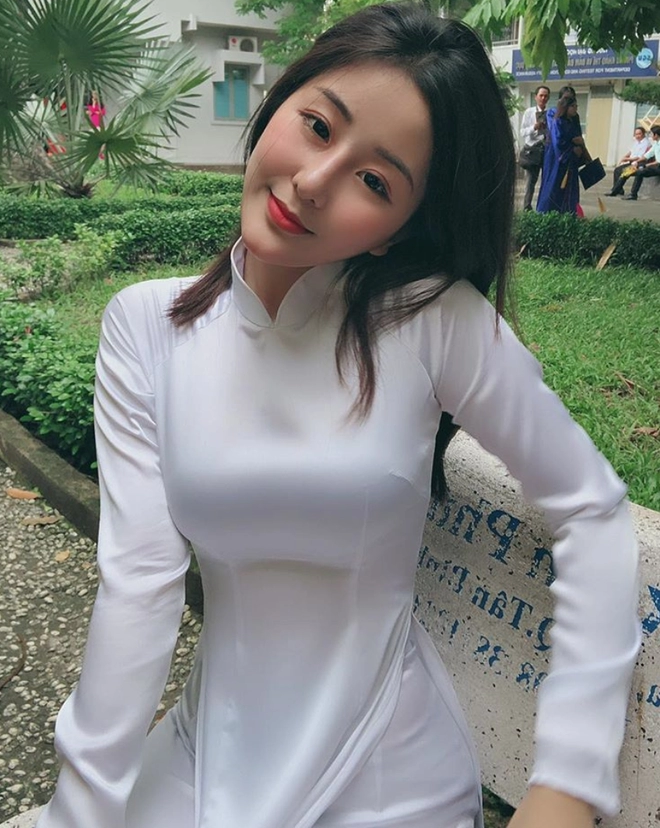 Nữ sinh sài gòn sinh năm 2002 tên triệu vy cá tính