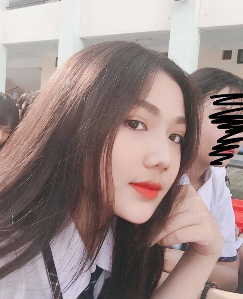 Nữ sinh sài gòn sinh năm 2002 tên triệu vy cá tính