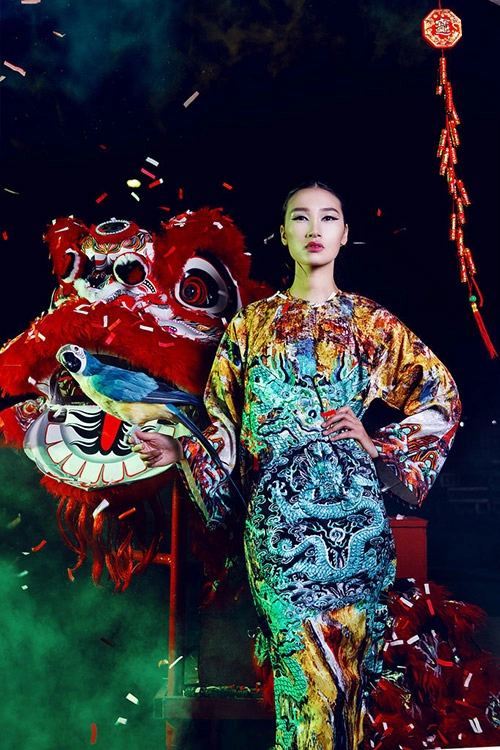 Trang khiếu làm gì khi không sang trời tây theo fashion week