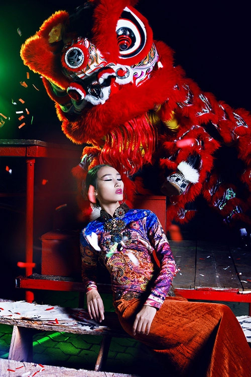 Trang khiếu làm gì khi không sang trời tây theo fashion week
