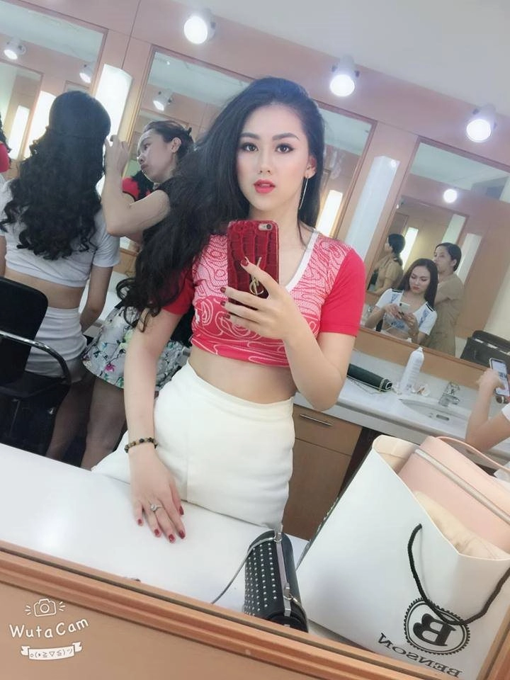 Á khôi xinh đẹp đh văn hóa hà nội ngàn người theo dõi