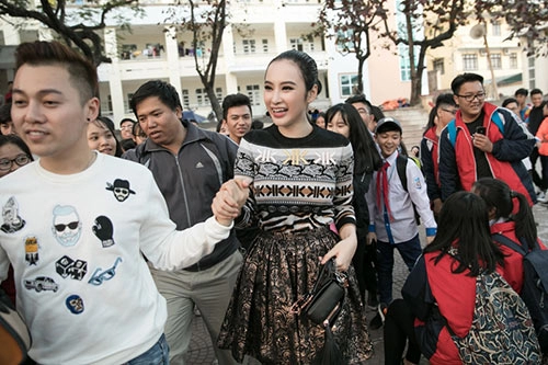 Angela phương trinh sành điệu khi quảng bá phim ở hạ long