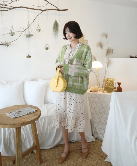 Bạn nên sắm cho mình một chiếc áo cardigan