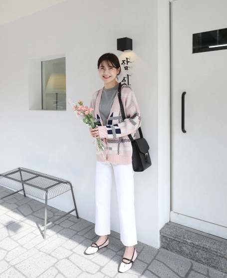 Bạn nên sắm cho mình một chiếc áo cardigan