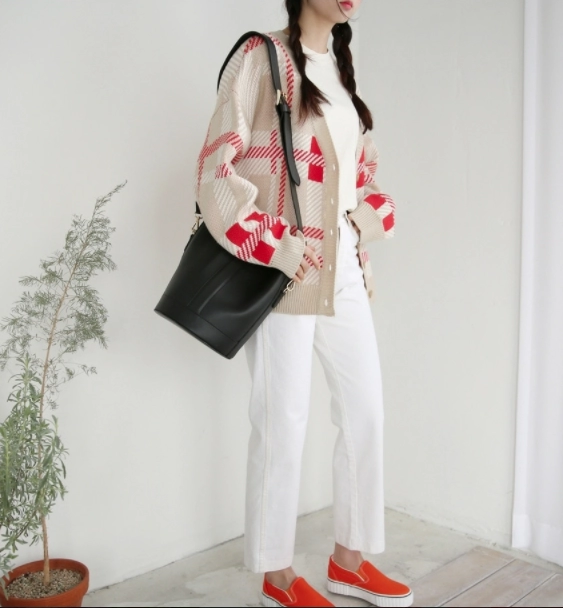 Bạn nên sắm cho mình một chiếc áo cardigan