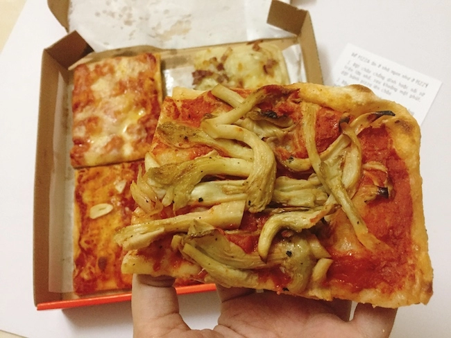 Cầm 20k ăn ngay pizza chuẩn ý