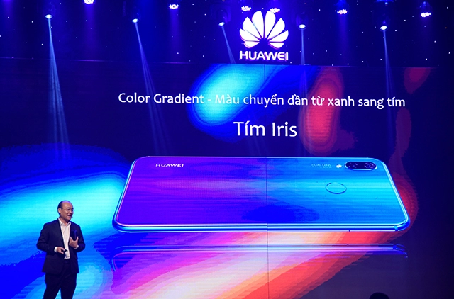 Điện thoại huawei nova 3i với 4 camera ai