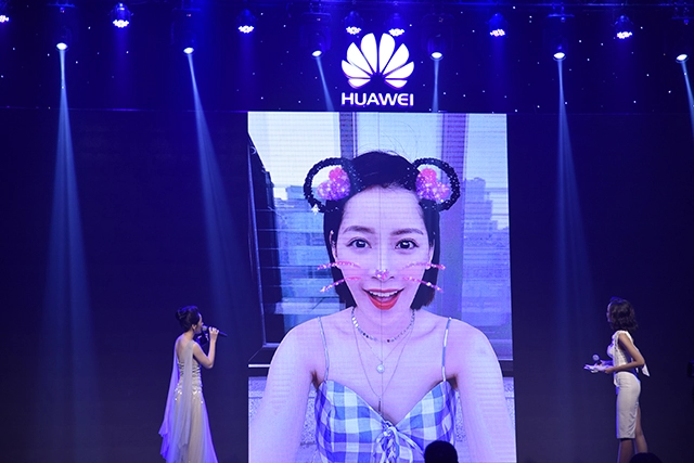 Điện thoại huawei nova 3i với 4 camera ai
