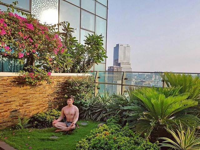 Điển trai hát hay ai ngờ nathan lee còn có tài khác thế này