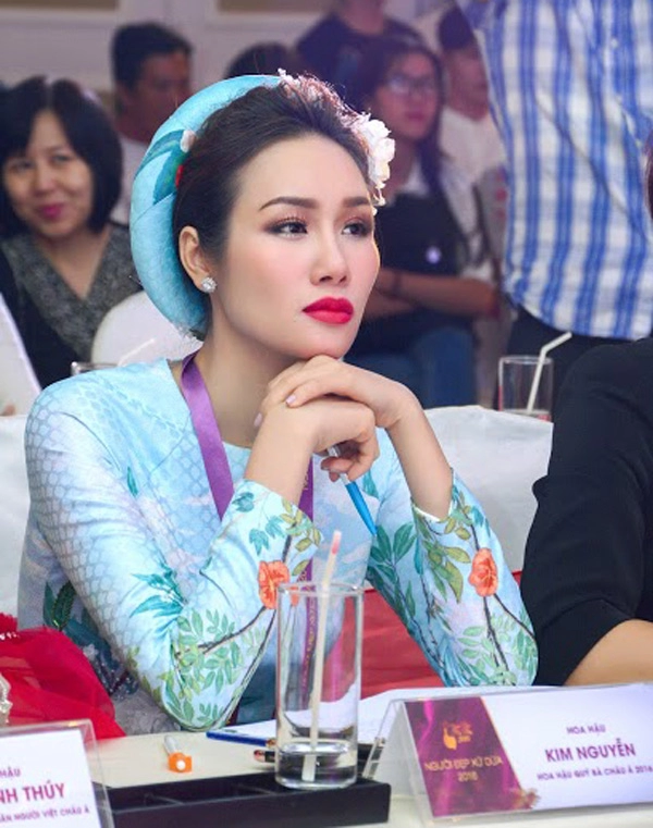 Hoa hậu kim nguyễn đẹp nền nã đi chấm thi hoa hậu quý bà