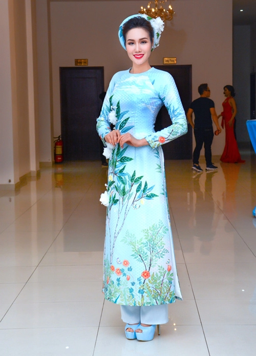 Hoa hậu kim nguyễn đẹp nền nã đi chấm thi hoa hậu quý bà