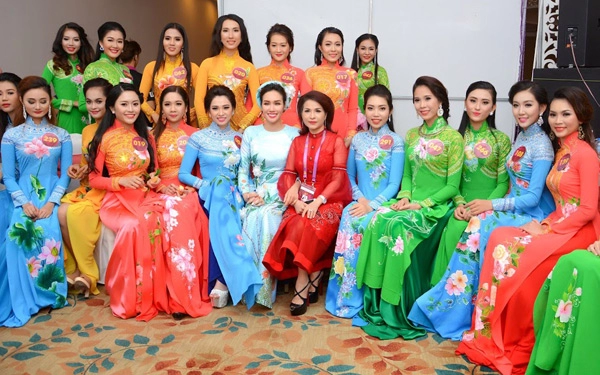 Hoa hậu kim nguyễn đẹp nền nã đi chấm thi hoa hậu quý bà