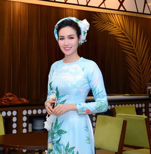 Hoa hậu kim nguyễn đẹp nền nã đi chấm thi hoa hậu quý bà