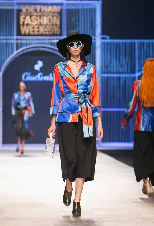 Hoàng thùy kiêu kỳ trong show claret giang lê