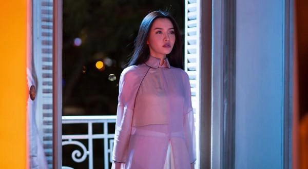 Học cách mặc áo dài vừa chất lại không bị sến