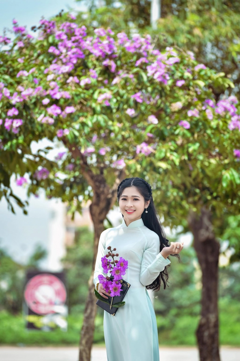 hotgirl bánh mướt xứ nghệ khoe sắc cùng hoa bằng lăng
