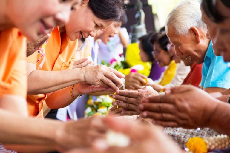 Lễ hội té nước songkran - thái lan bạn nhất định phải đi một lần