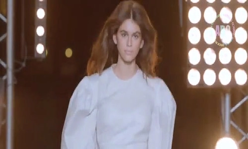 Một ngày của ái nữ nhà cindy crawford như thế nào