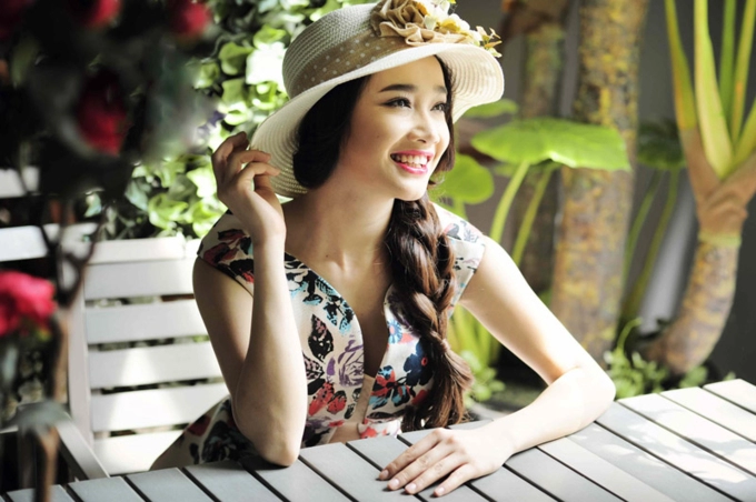 Nhã phương đẹp yêu kiều thông qua váy áo