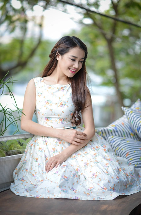Nhã phương đẹp yêu kiều thông qua váy áo