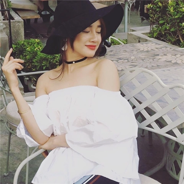 Nhã phương đẹp yêu kiều thông qua váy áo