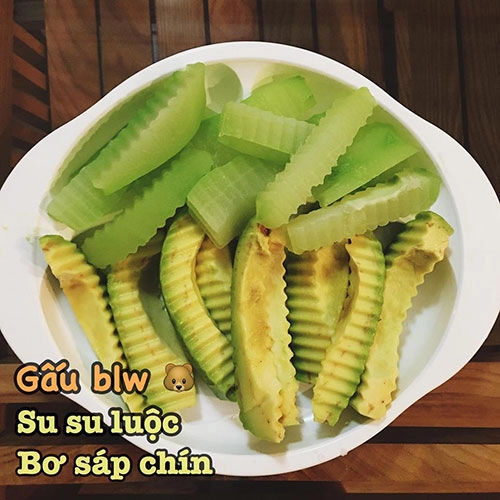Những bà mẹ vừa đẹp vừa rèn con tự ăn cực chuẩn