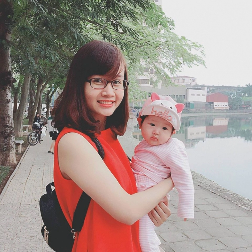Những bà mẹ vừa đẹp vừa rèn con tự ăn cực chuẩn