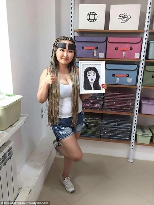 Những người nổi như cồn nhờ vào đôi lông mày quái dị