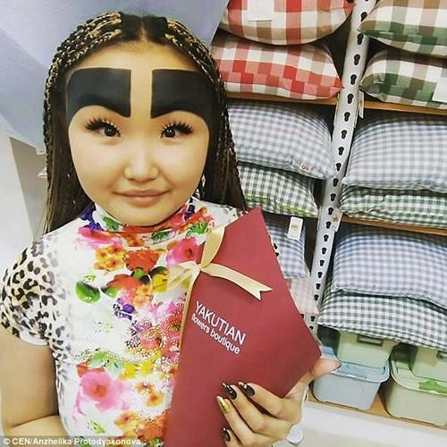 Những người nổi như cồn nhờ vào đôi lông mày quái dị
