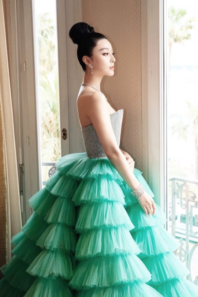 Phạm băng băng hiên ngang giành giải trang phục đẹp nhất cannes 2018